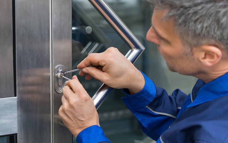 porte intérieure bloquée Paris 8
